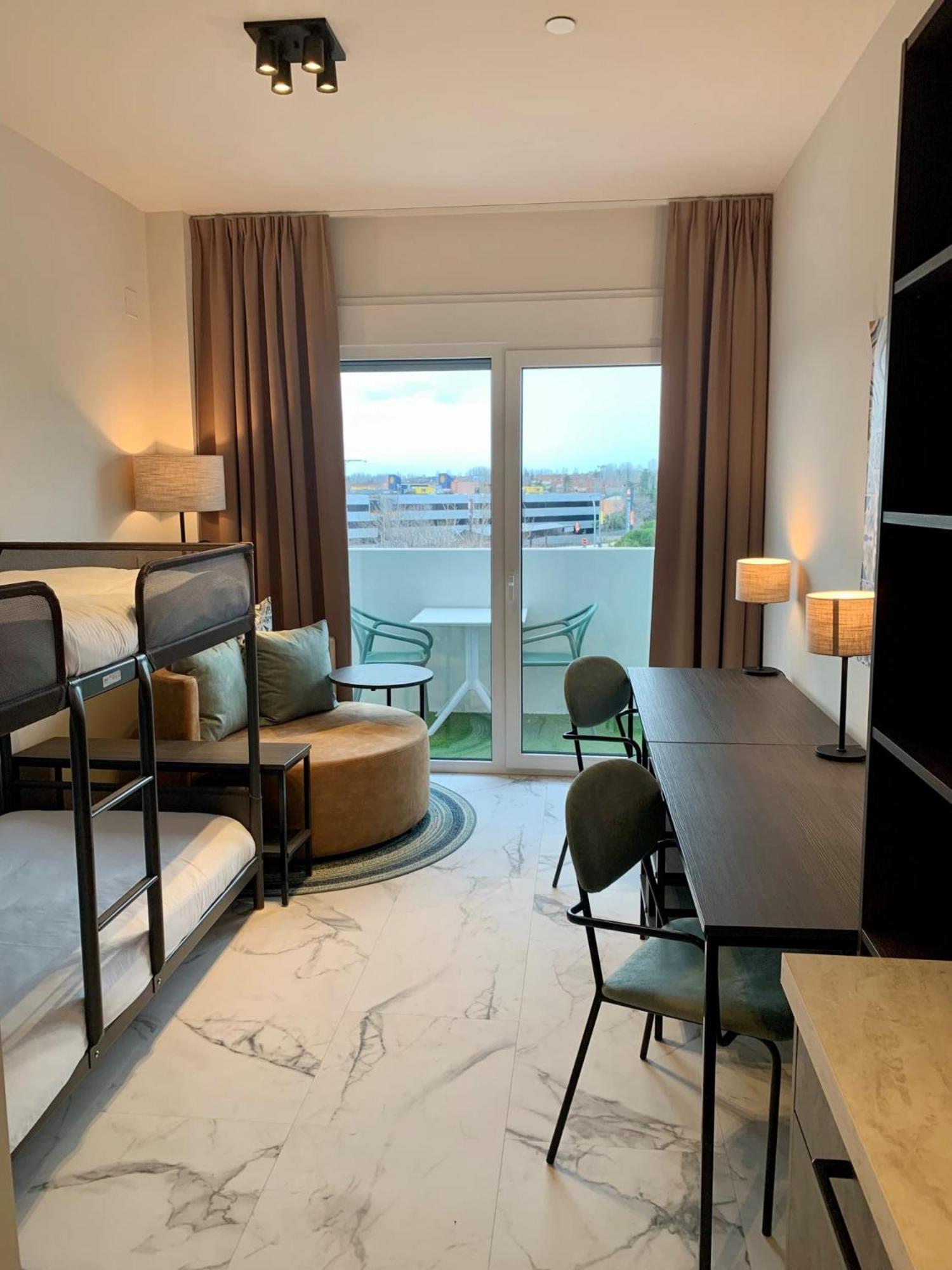 Student Experience Madrid Pozuelo - Luxury Hostel Pozuelo de Alarcon Luaran gambar