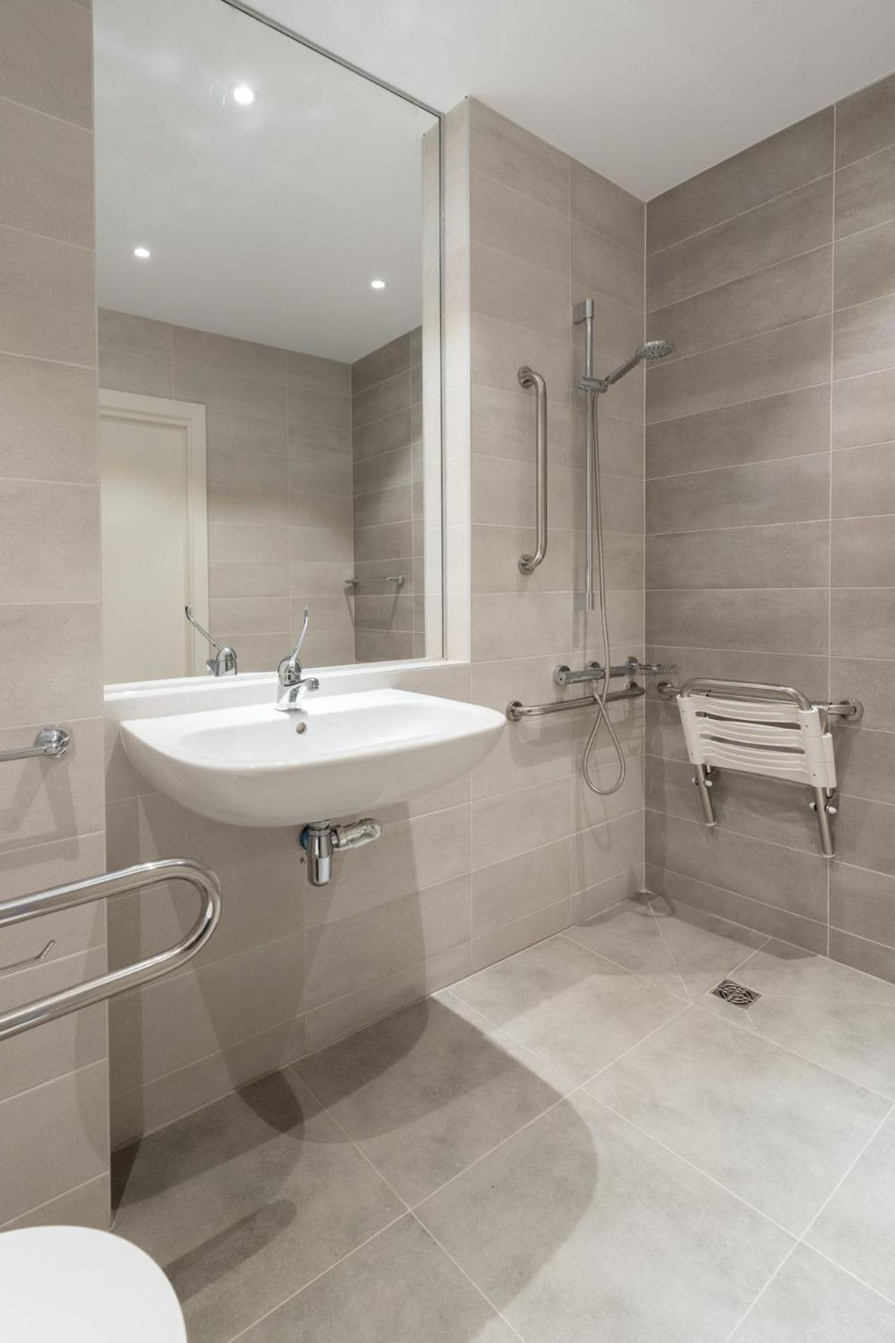 Student Experience Madrid Pozuelo - Luxury Hostel Pozuelo de Alarcon Luaran gambar
