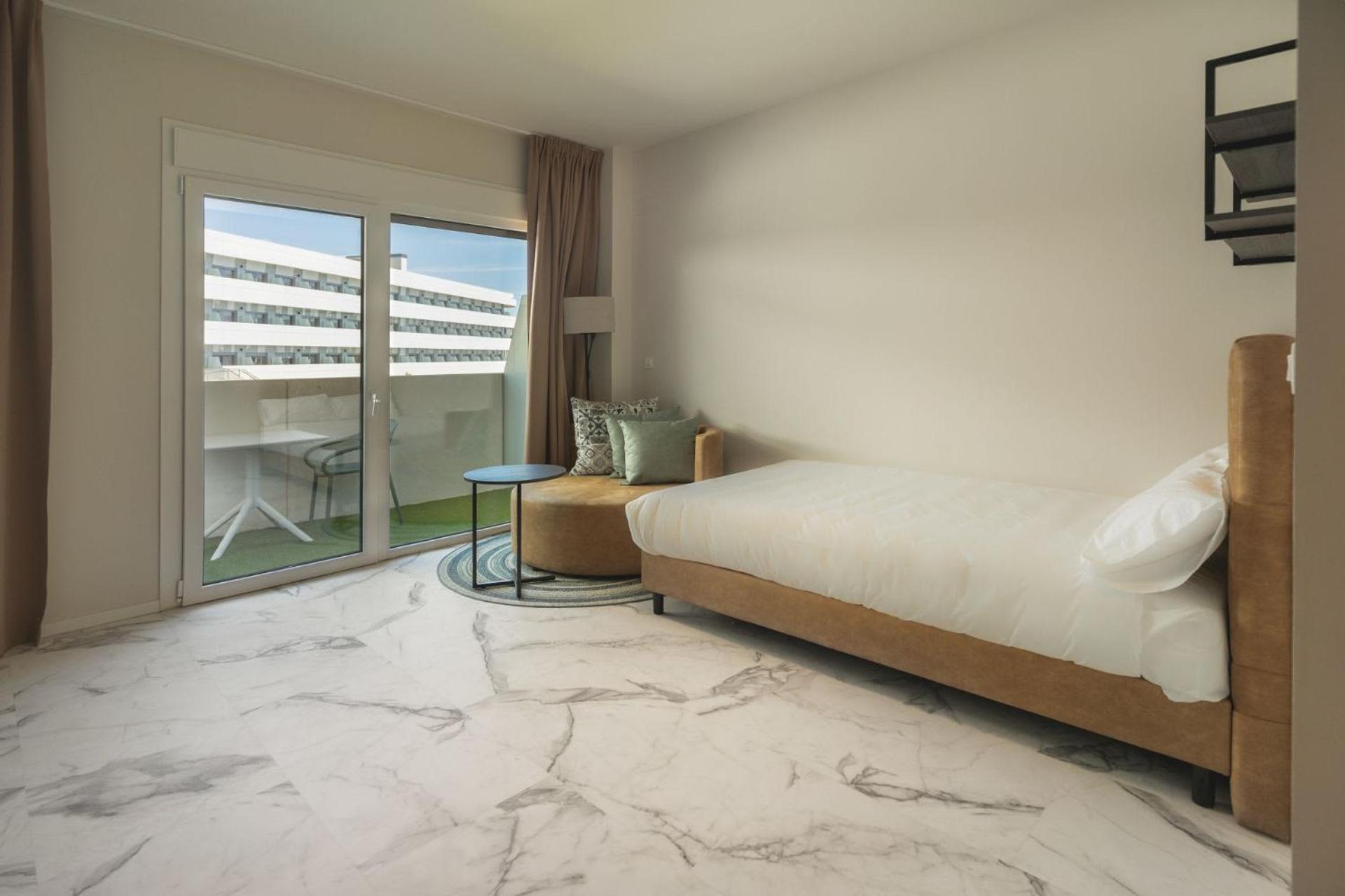 Student Experience Madrid Pozuelo - Luxury Hostel Pozuelo de Alarcon Luaran gambar